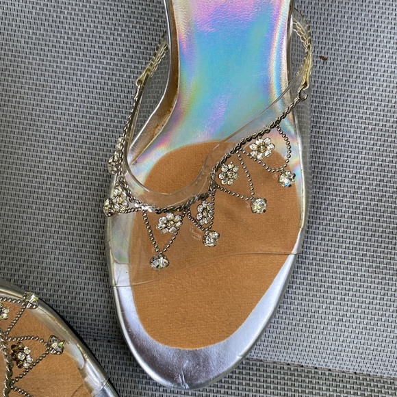EUC Jacqueline Ferrar sz 7 clear/ silver 2.5” heels w/ rhinestone embellishment - Picture 4 of 8